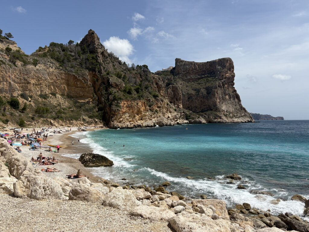 Beste reistijd Spanje, zonnig strand in het voor- en naseizoen