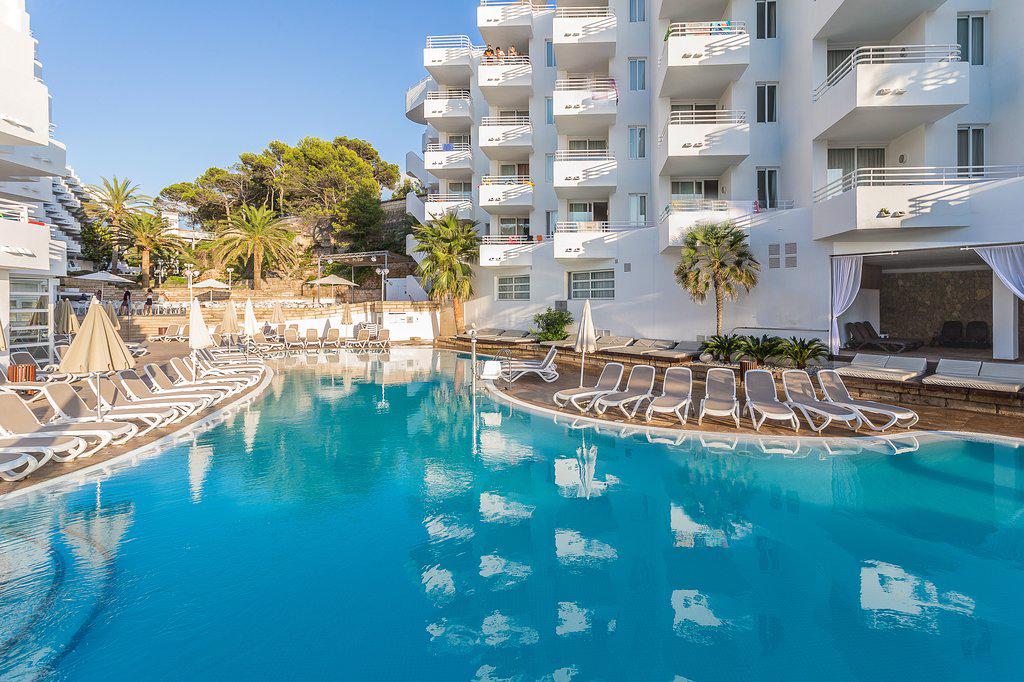 FERGUS Cala Blanca Suites