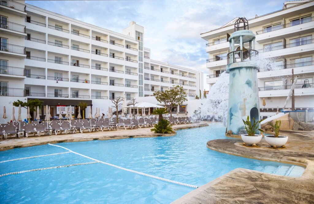 Fergus Club Pineda Splash