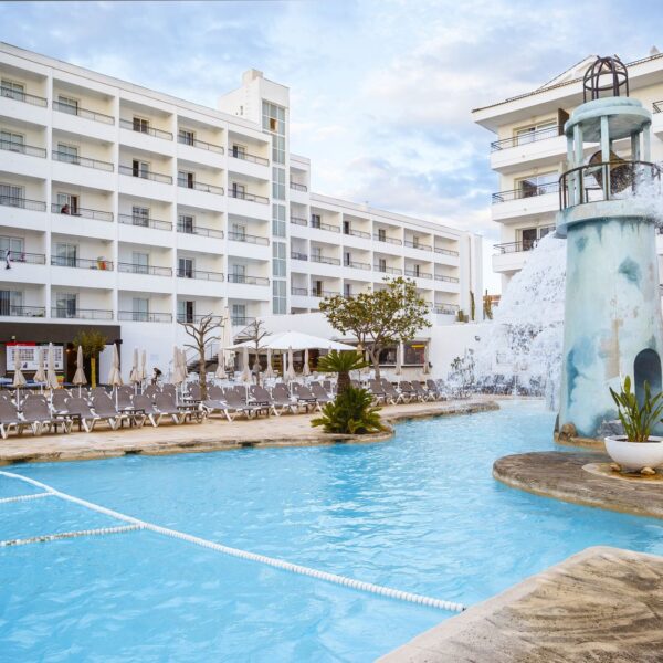 Fergus Club Pineda Splash