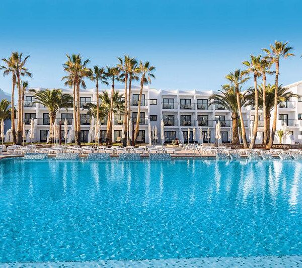 Grand Palladium White Island