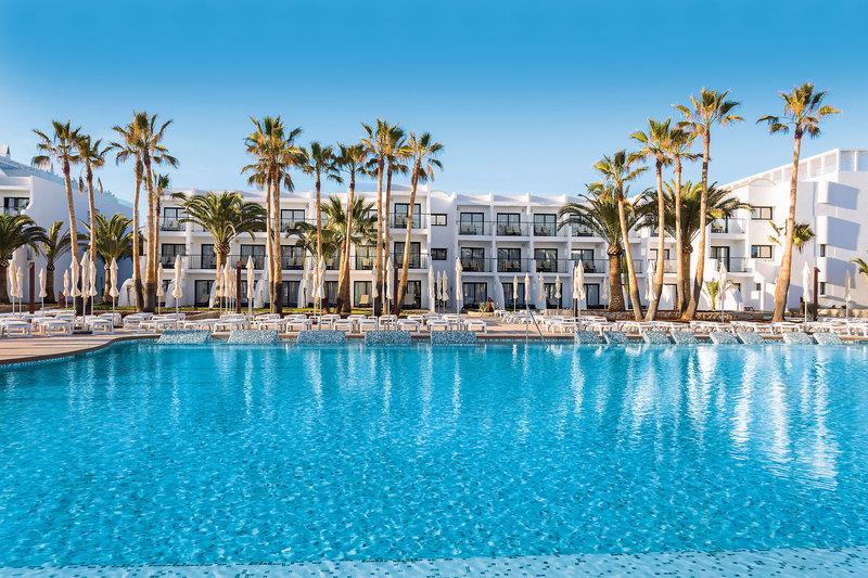Grand Palladium White Island