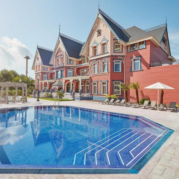 Mansion De Lucy PortAventura