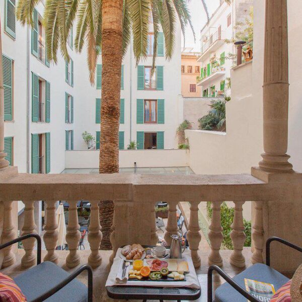 Petit Palace Tres
