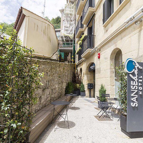 Sansebay Hotel