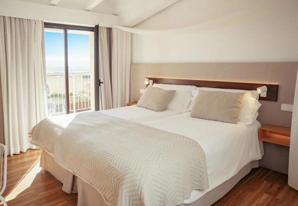 Ynaira Hotel