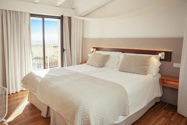 Ynaira Hotel
