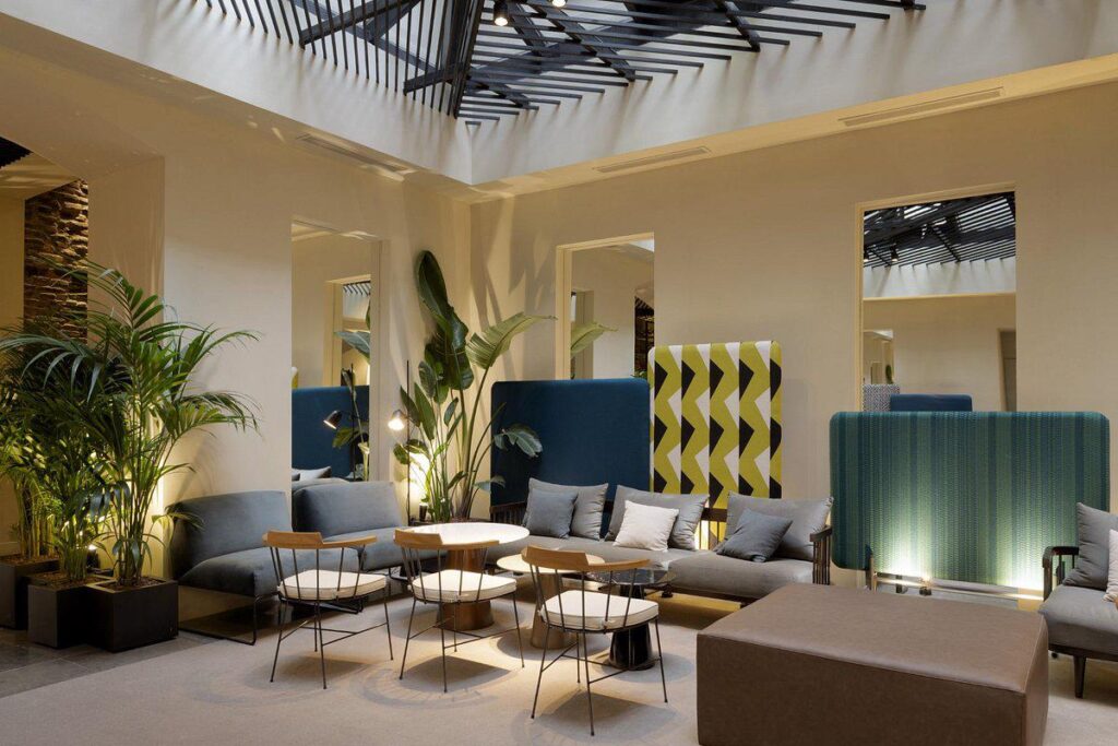 ICON Embassy By Petit Palace